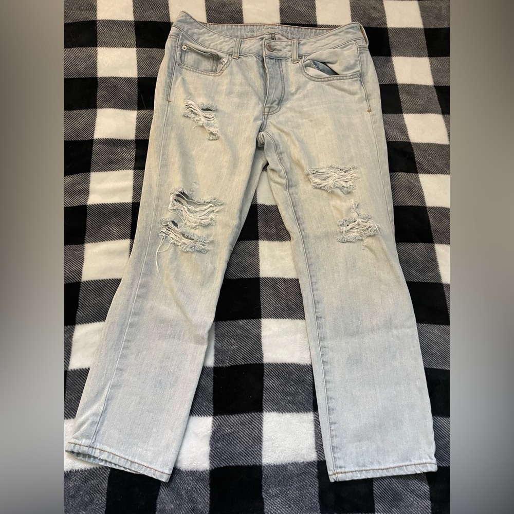 AMERICAN EAGLE JEANS!! Great condition!! Size 8 !! No stains, no problems, etc!
